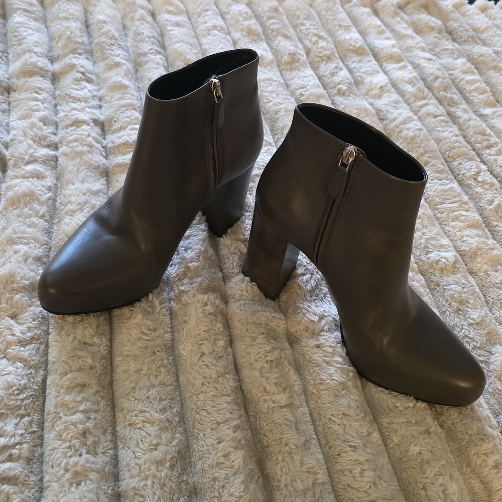 Prada Authentic Black Leather High Block Wood Grain Heel Ankle Booties - Picture 7 of 15